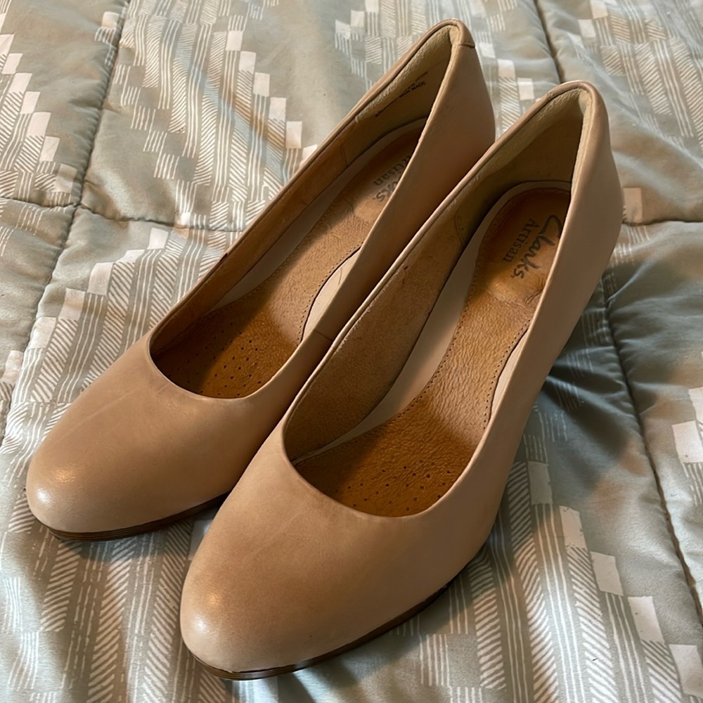 Women’s Clark’s Artisan Pumps sz 8